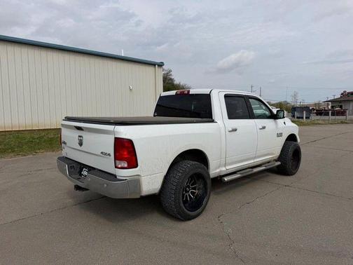 Bright White Clearcoat 2018 RAM 1500 Big Horn