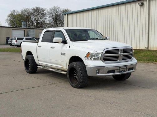 Bright White Clearcoat 2018 RAM 1500 Big Horn