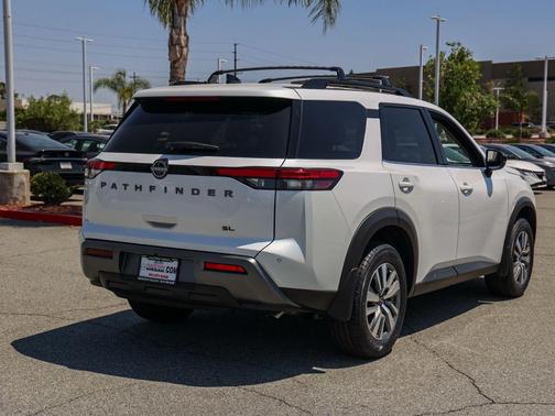 Everest White P 2026 Nissan Pathfinder SL