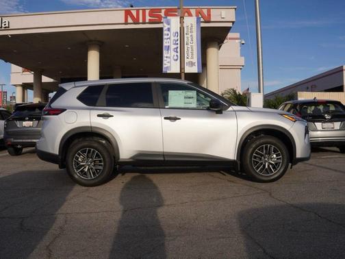 Brilliant Silver Metallic 2025 Nissan Rogue S