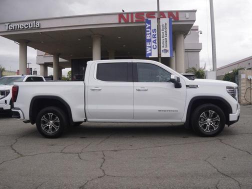 Summit White 2025 GMC Sierra 1500 SLT