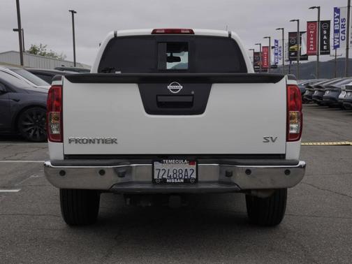 Glacier White 2016 Nissan Frontier SV