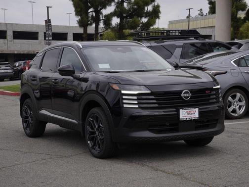 Super Black 2026 Nissan Kicks SR