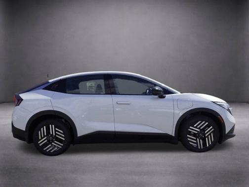 Everest White P 2026 Nissan Leaf SV+