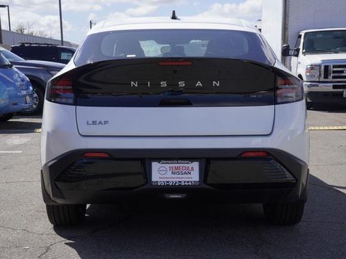 Everest White P 2026 Nissan Leaf SV+