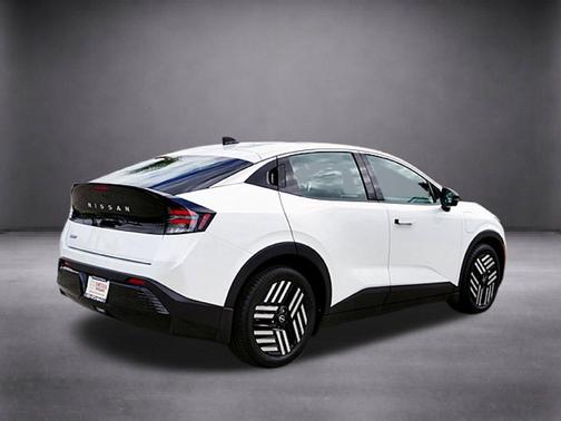 Everest White P 2026 Nissan Leaf SV+