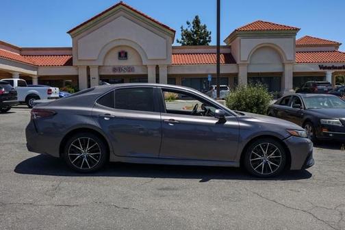 2022 Toyota Camry SE
