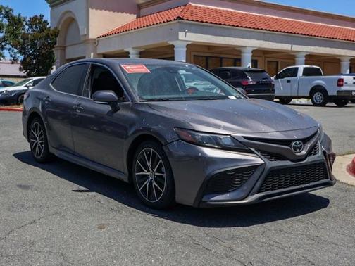 2022 Toyota Camry SE