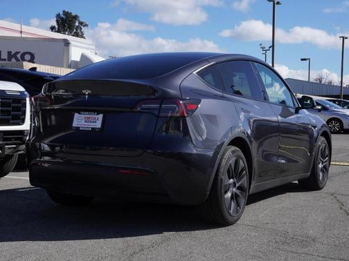 2025 Tesla Model Y Long Range