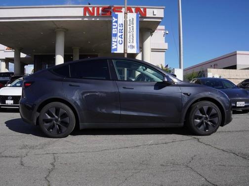 2025 Tesla Model Y Long Range