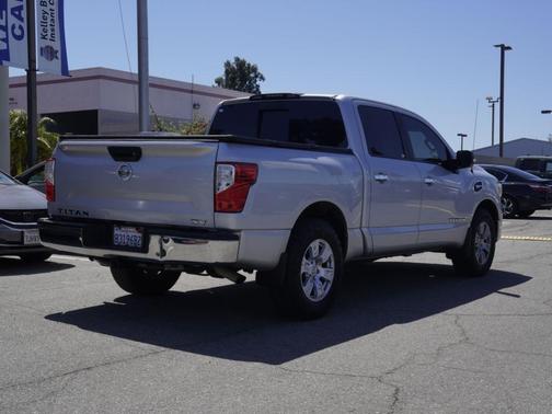 Brilliant Silver Metallic 2017 Nissan Titan SV