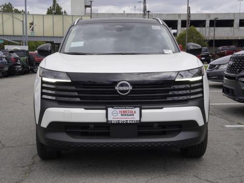 2t Wht Blk Roof 2026 Nissan Kicks SV
