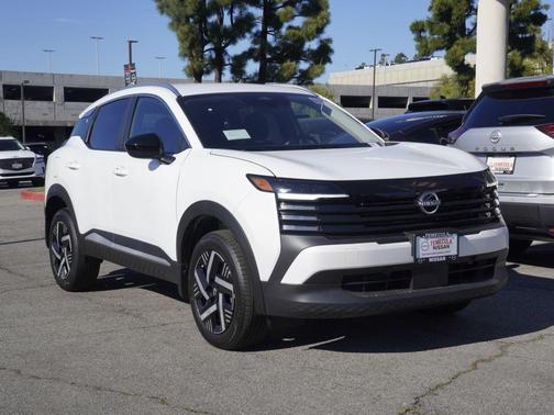 Aspen White Tri 2026 Nissan Kicks SV