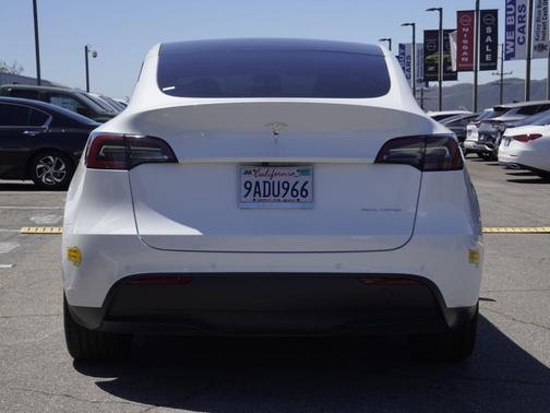 Pearl White Multi 2022 Tesla Model Y Long Range