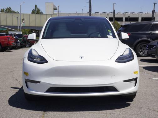 Pearl White Multi 2022 Tesla Model Y Long Range