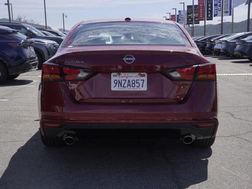 Scarlet Ember 2024 Nissan Altima 2.5 SR