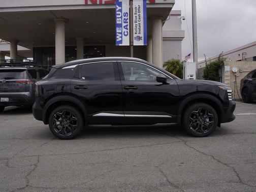 Super Black 2026 Nissan Kicks SR