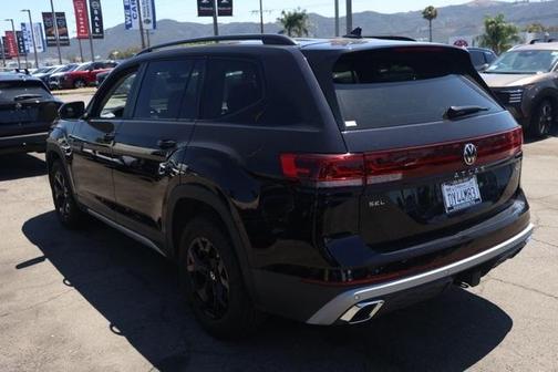 2024 Volkswagen Atlas 2.0T Peak Edition SEL