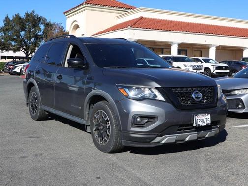 2019 Nissan Pathfinder SL