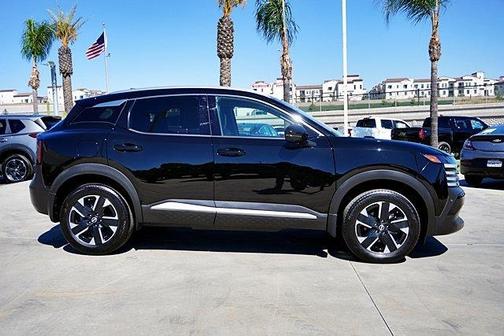 Super Black 2025 Nissan Kicks SR