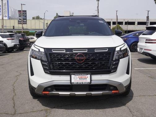 White / Black 2026 Nissan Pathfinder Rock Creek