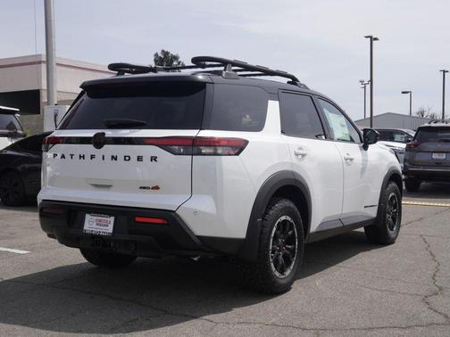 White / Black 2026 Nissan Pathfinder Rock Creek