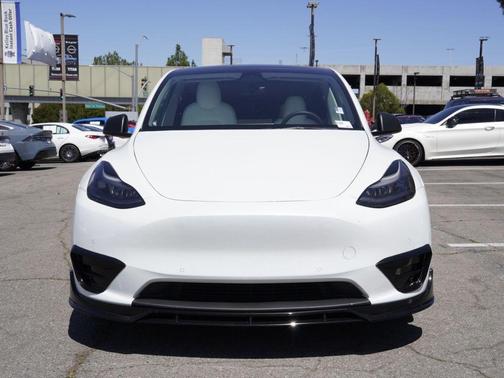 White 2022 Tesla Model Y Performance