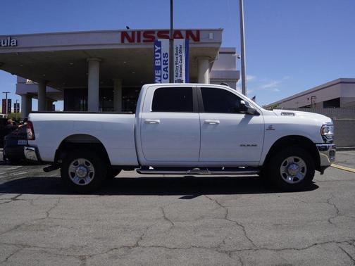 Bright White Clearcoat 2022 RAM 2500 Big Horn
