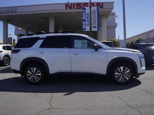 Everest White P 2026 Nissan Pathfinder SL