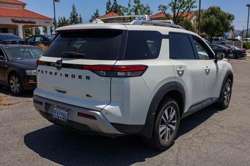 2023 Nissan Pathfinder SL