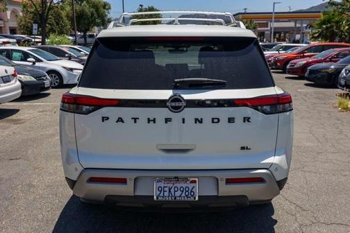 2023 Nissan Pathfinder SL