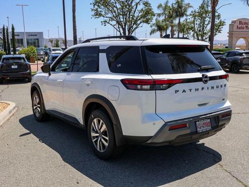 Everest White P 2026 Nissan Pathfinder SL