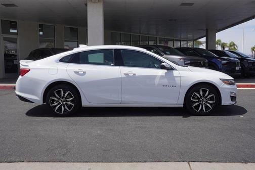 Summit White 2025 Chevrolet Malibu RS