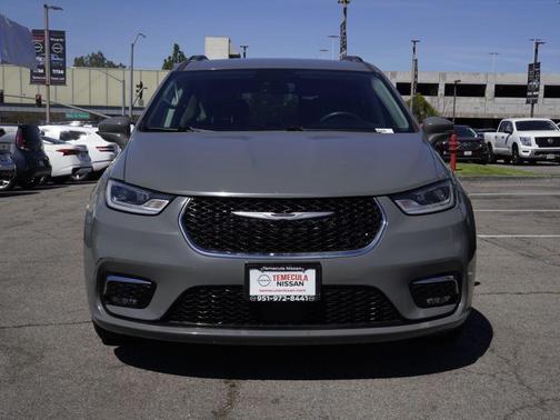 2022 Chrysler Pacifica Touring-L