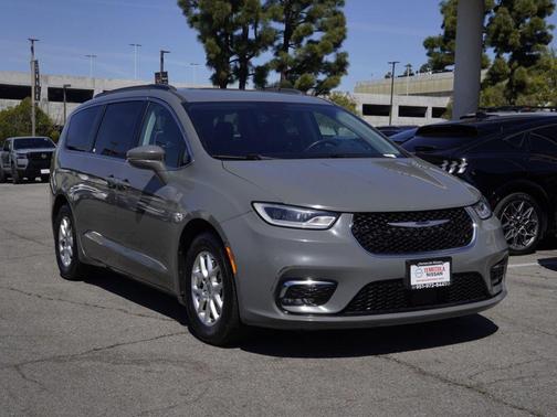 2022 Chrysler Pacifica Touring-L