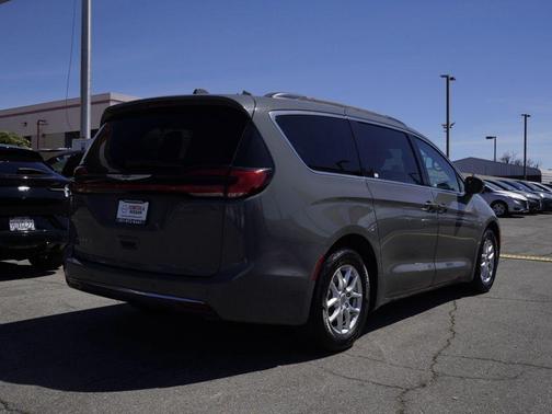 2022 Chrysler Pacifica Touring-L