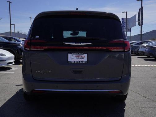 2022 Chrysler Pacifica Touring-L