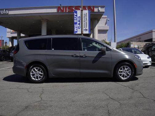 2022 Chrysler Pacifica Touring-L