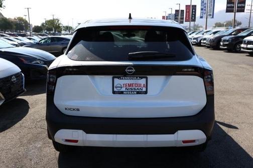 2025 Nissan Kicks SV