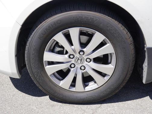 White Diamond Pearl 2016 Honda Odyssey SE