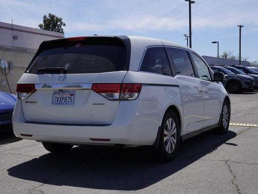 White Diamond Pearl 2016 Honda Odyssey SE
