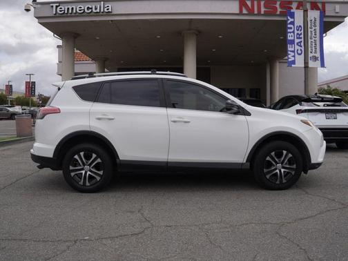 Super White 2018 Toyota RAV4 LE