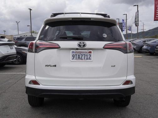 Super White 2018 Toyota RAV4 LE