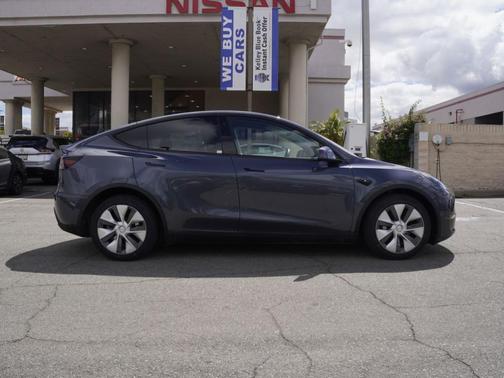 Midnight Silver Metallic 2023 Tesla Model Y Long Range