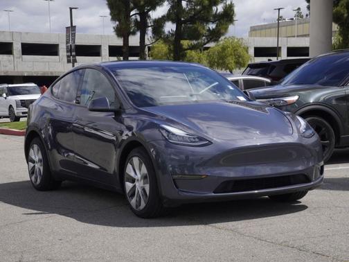 Midnight Silver Metallic 2023 Tesla Model Y Long Range