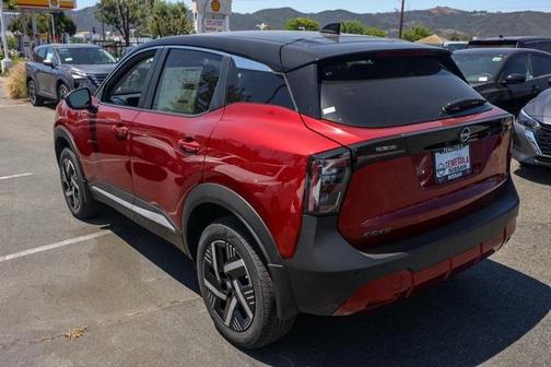 2025 Nissan Kicks SV