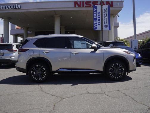 Champagne Silve 2026 Nissan Rogue Platinum