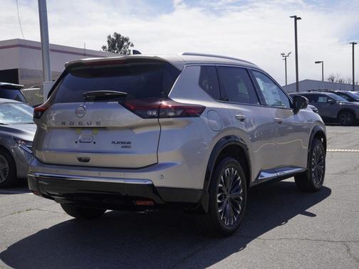 Champagne Silve 2026 Nissan Rogue Platinum