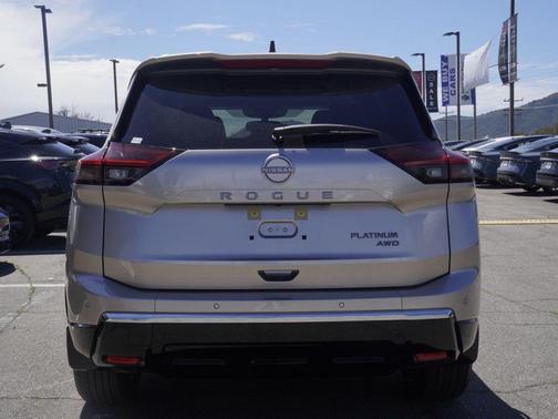 Champagne Silve 2026 Nissan Rogue Platinum