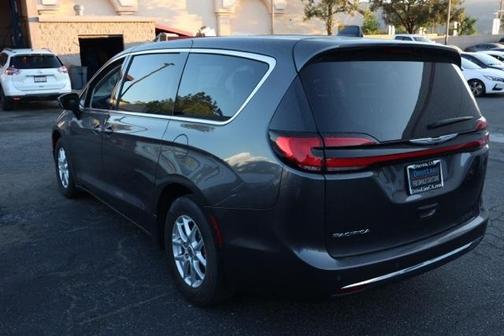 2023 Chrysler Pacifica Touring-L